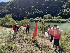 安徽休宁县流口镇：清洁母亲河  守护水清岸绿