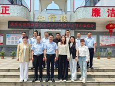 衡阳市第十五中学热情接待新疆鄯善县滨沙学校教育交流团