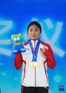 举重亚锦赛：张海琴打破女子55公斤级三项世界青年纪录