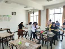 宝鸡市畜牧兽医中心开展端午节包粽子活动