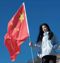 周姝颖：用爱浇灌教育之花 做学生成长引路人
