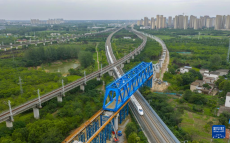 新建沪宁合高铁千吨钢桁梁顺利跨越沪蓉铁路