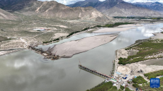 西藏山南萨热路跨江大桥建设进展顺利