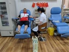 以行动传递爱心与温暖