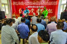 安徽庐江：传统戏曲送进敬老院