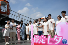 缘定七夕 广州塔举行高空集体婚礼