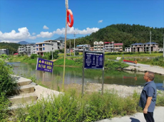 隆回县金石桥镇带头开展巡河志愿活动