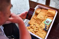 地摊上的阅兵情：豆腐摊主的九三大阅兵时刻