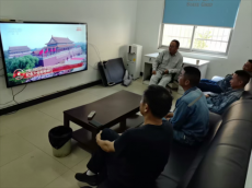 湖南鸿齐电力组织观看抗战胜利80周年阅兵仪式