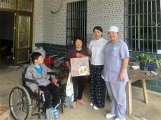 黄花镇社工站开展“双节送暖 健康同行”入户关怀活动