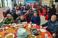 安徽庐江：敬老孝亲饭 爱心暖重阳
