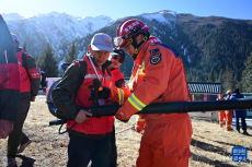 青海祁连：消防进林区 共筑“防火墙”