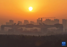 雄忻高铁跨保沧高速特大桥合龙