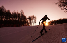 全国滑雪登山挑战赛闭幕