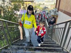 贵州凯里：景区亲子马拉松 体验苗侗民族风
