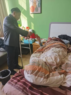 重庆奉节市场监管局老干部党支部慰问患病退休职工