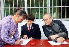 贵州锦屏县法检两院联合为52名村民集中发放劳务费