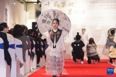 浙江杭州：少年展墨韵风华