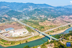 西渝高铁赵家普里河特大桥合龙