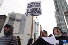 纽约民众抗议美国空袭委内瑞拉