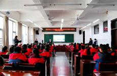 锦法护航小杉木 守护少年助成长