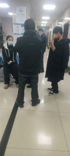 47岁女子因自家幼犬轻咬引发狂犬病身亡的真相