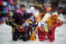 贵州台江：“五行能量马”热销迎春 非遗文创赋能生肖经济