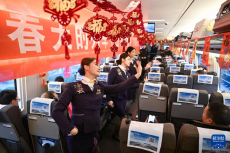 新春走基层丨车厢里的新春年味
