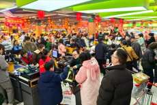 湖南临湘商超踏入春节消费快车道 展现县域消费市场活力