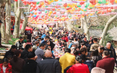 湖南湘江新区：千人共享长桌宴，非遗集市过小年