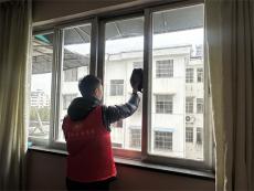 休宁县东湖社区开展“青春暖冬行”节前关爱志愿服务活动