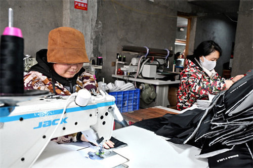 湖南隆回金石桥镇：上班首日“开门红”