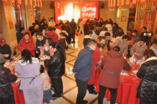 湖南隆回辰河世家：爱心汤圆点亮业主家人幸福心灯