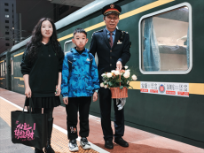列车员化身“临时家人”  千里护航独行儿童团圆路