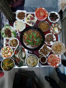 娄义华：我们家的多彩年夜饭