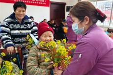 贵州台江县中心敬老院：情暖三八节 花香敬长者
