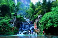 春满宝峰湖：一泓碧水唱响山水人文协奏曲