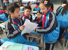 小组合作落地实践：华容县长工实验学校的探索与尝试