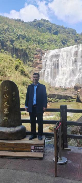 中国十大策划专家娄义华博士受邀赴贵州赤水调研产业发展