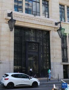 法国警方挫败美资银行门前爆炸企图