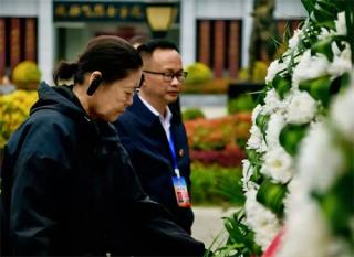 六大河报道丨钱滢滢到金沙祭奠祖父钱壮飞 