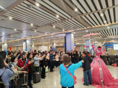 今年首趟香港高铁专列抵湘