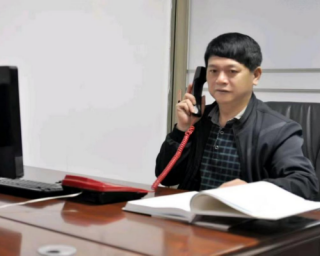 硝烟中的乡土情韵与人性之光