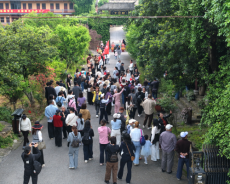 厂区变“景区” 花香伴酱香