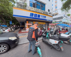 福建永安：“外卖小哥”成了社区“自家人”