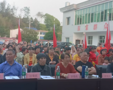 黄公村办歌唱会 精彩节目迎五一