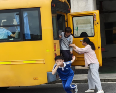 衡阳市船山实验小学举行校车安全应急疏散演练