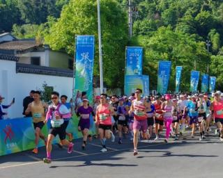 休宁县老兵救援队为齐云山霞客古道登高赛保障护航显担当