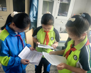 岳阳楼区西塘中心小学 石榴花开润童心 美育筑魂促团结