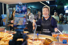 网红夜市如何长“红”